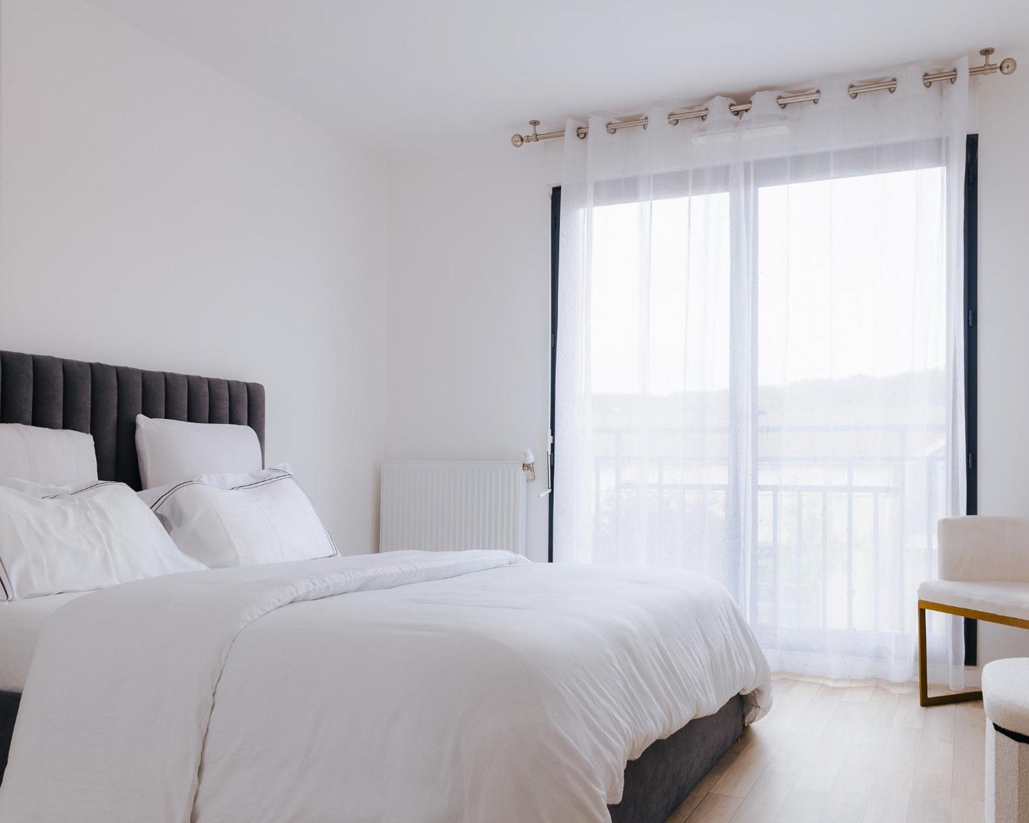 Appartement Luxueux, Neuf & Equipe A Versailles, Saint-Cyr-lʼÉcole Eksteriør billede